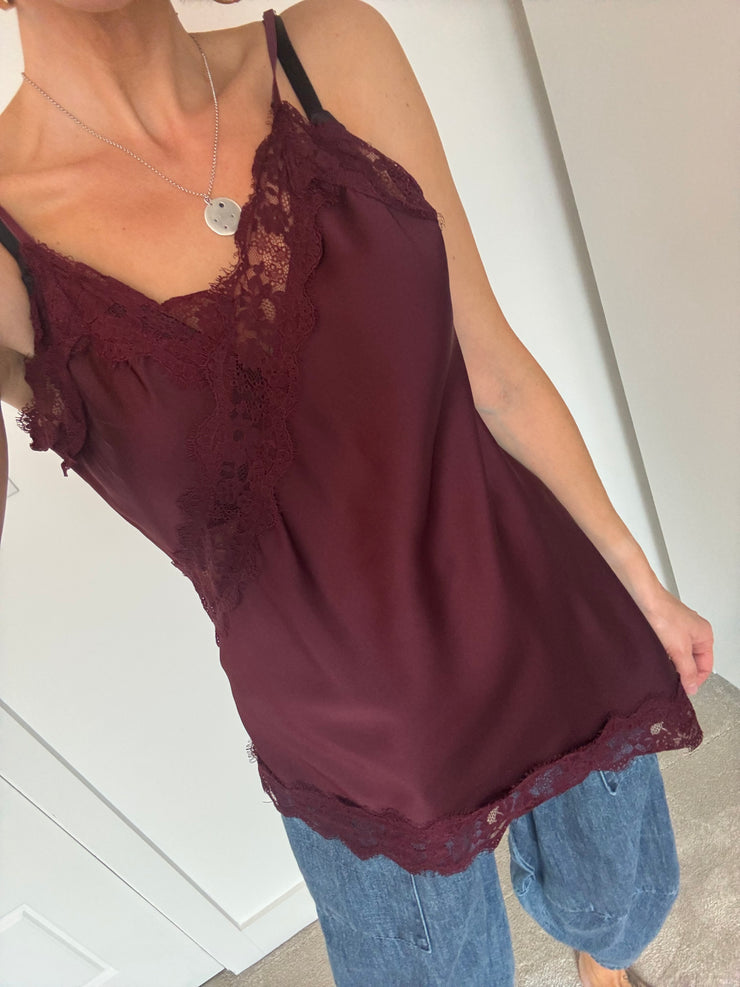 ASYMETRIC HEM CAMI IN WINE