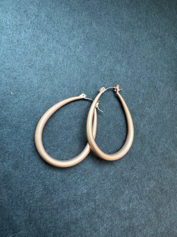 MATTE GOLD OVAL HOOP