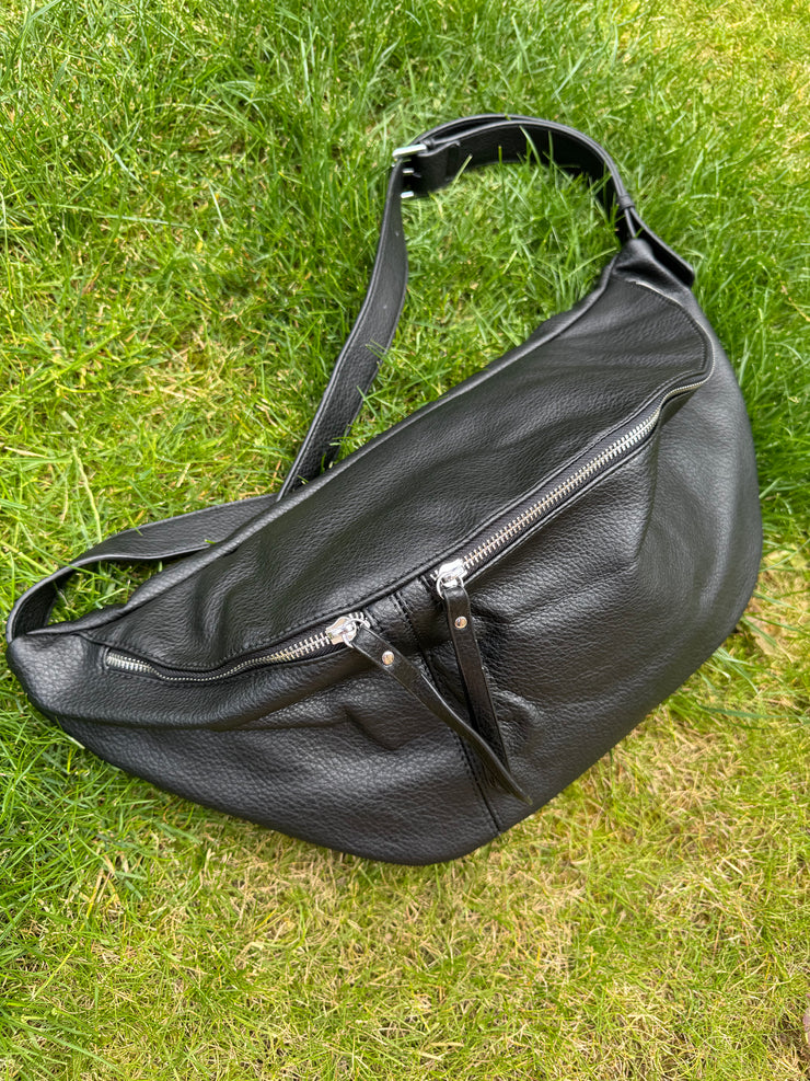 XL SLOUCH X-BODY BAG IN BLACK