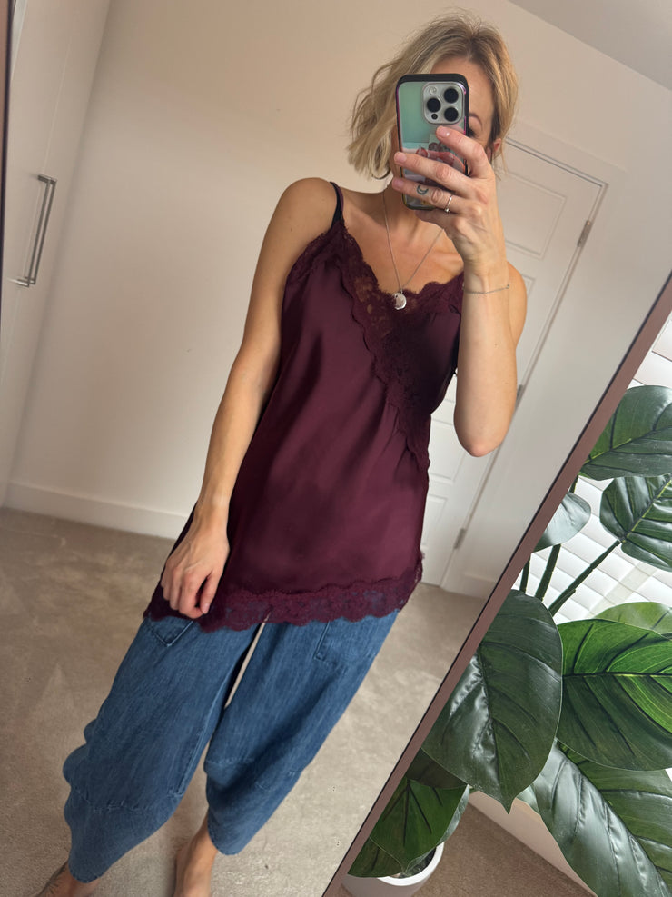 ASYMETRIC HEM CAMI IN WINE