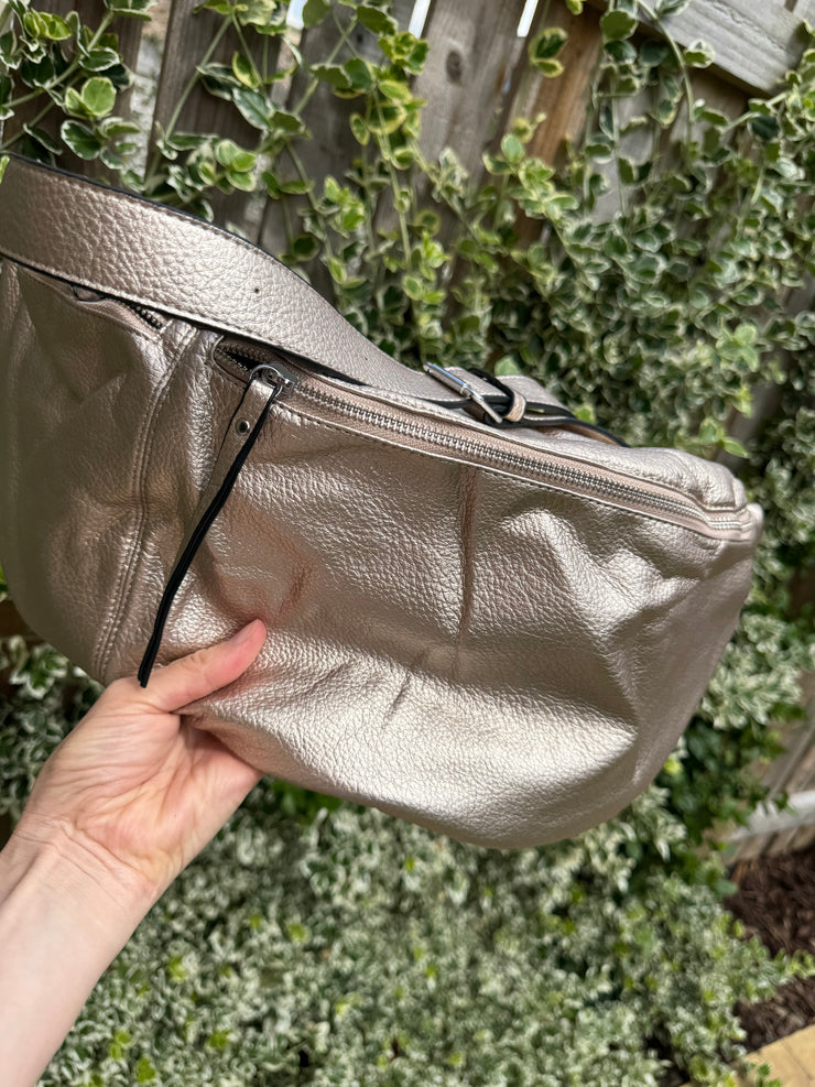 XL SLOUCH X-BODY BAG IN PEWTER
