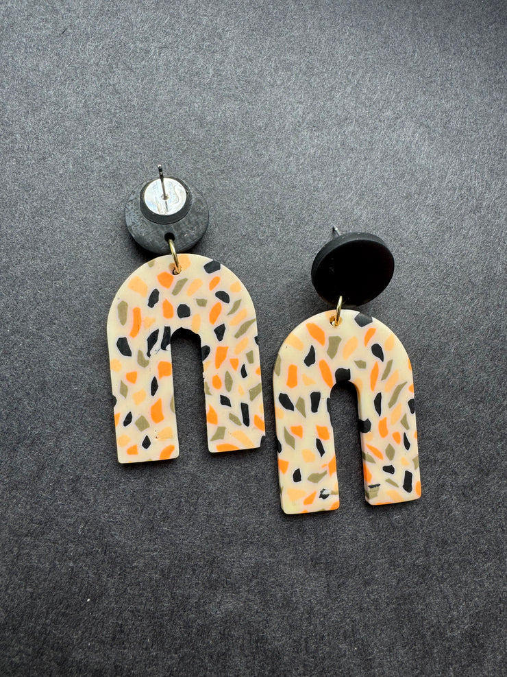 STATEMENT EARRING