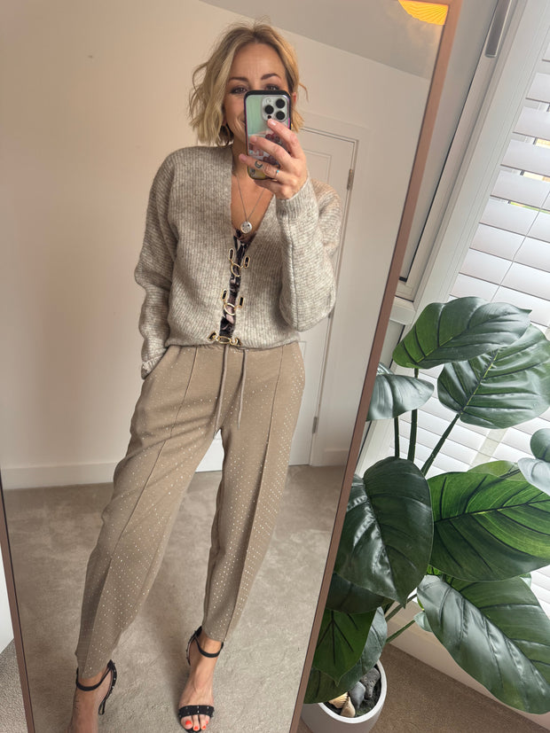 CLASP DETAIL JUMPER IN TAUPE