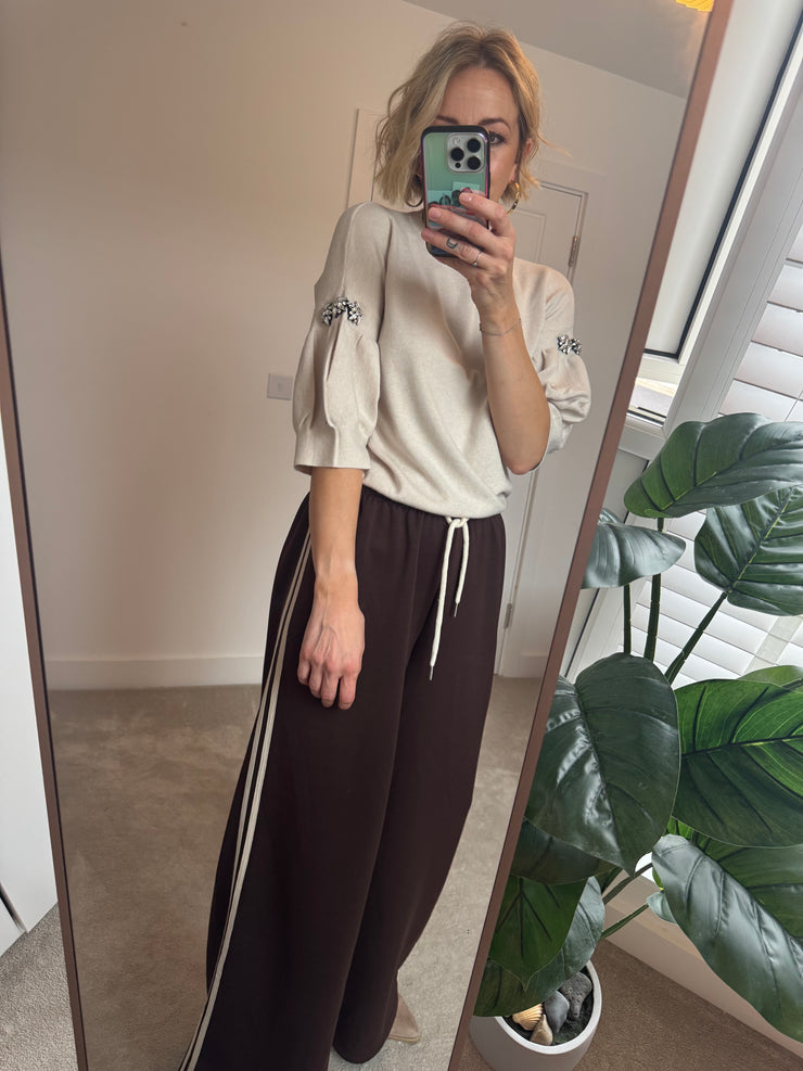 EMBELLISHED SHORT SLEEVE JUMPER IN CREAM