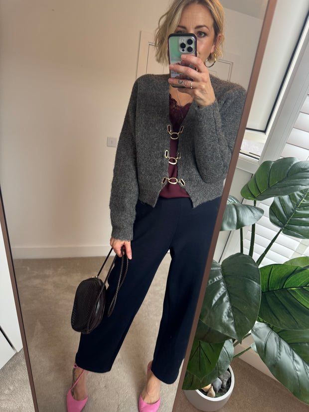 CLASP DETAIL JUMPER IN GREY