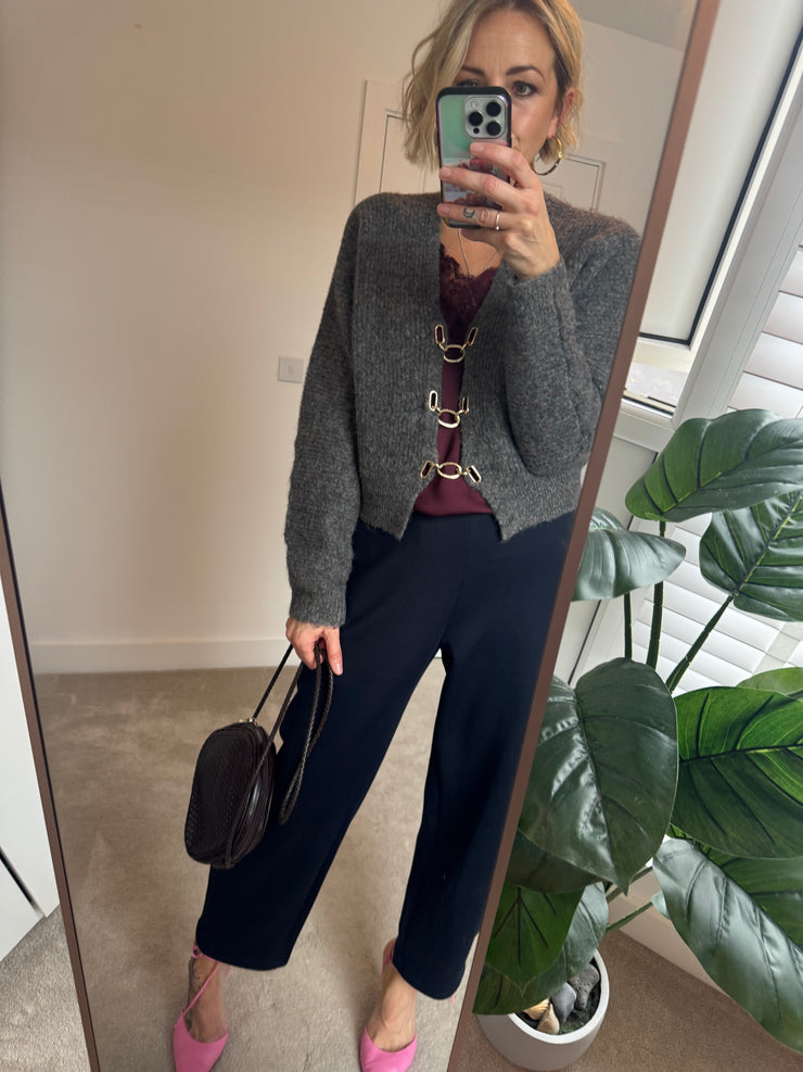 CLASP DETAIL JUMPER IN GREY