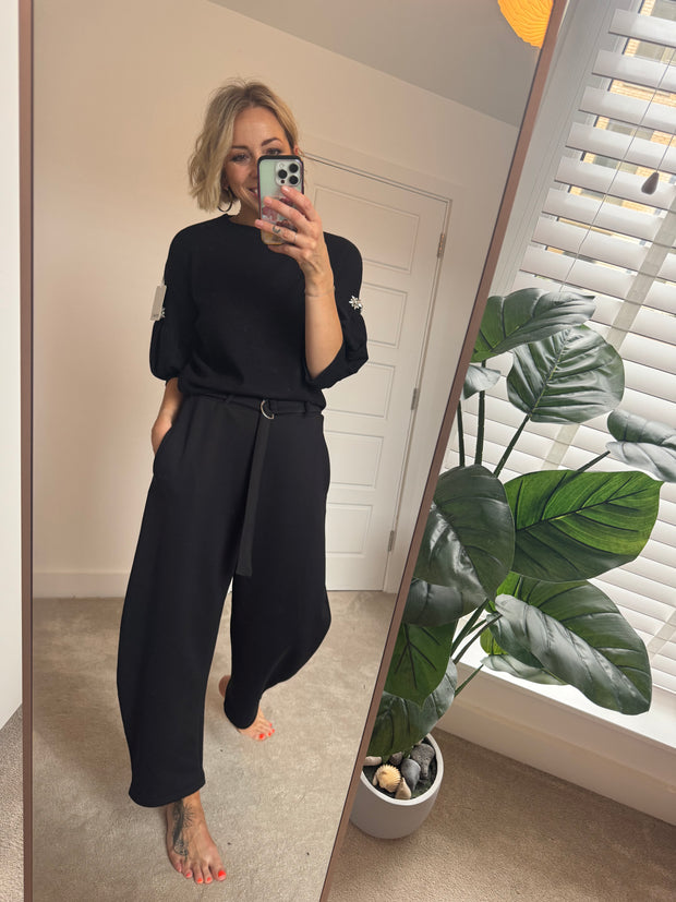 EMBELLISHED SHORT SLEEVE JUMPER IN BLACK